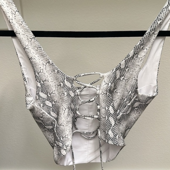 naked wardrobe rattlesnake top - Picture 3 of 3